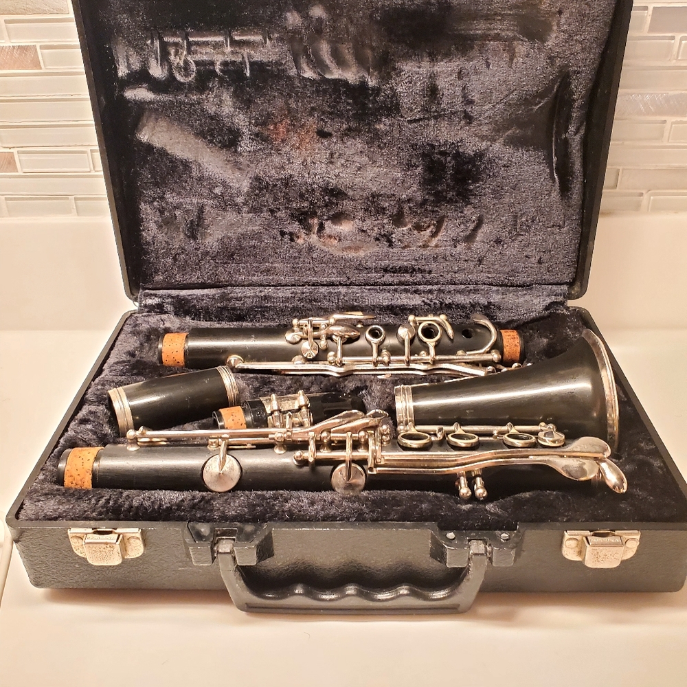 Artley's 17S Student Black Clarinet with Case